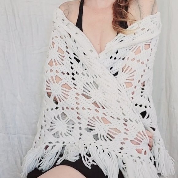 American Vintage Accessories - white cottagecore granny shawl, Vintage 1970 handmade fringe crochet shrug scarf